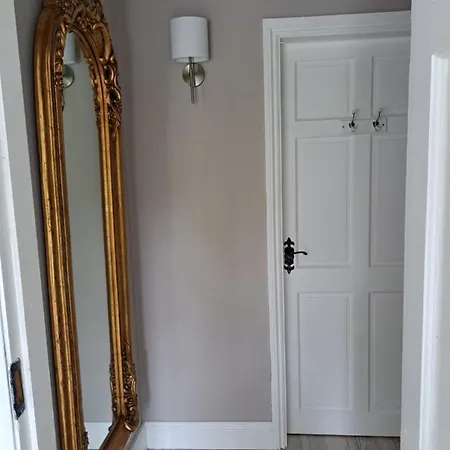Pollys Haven Apartmán *