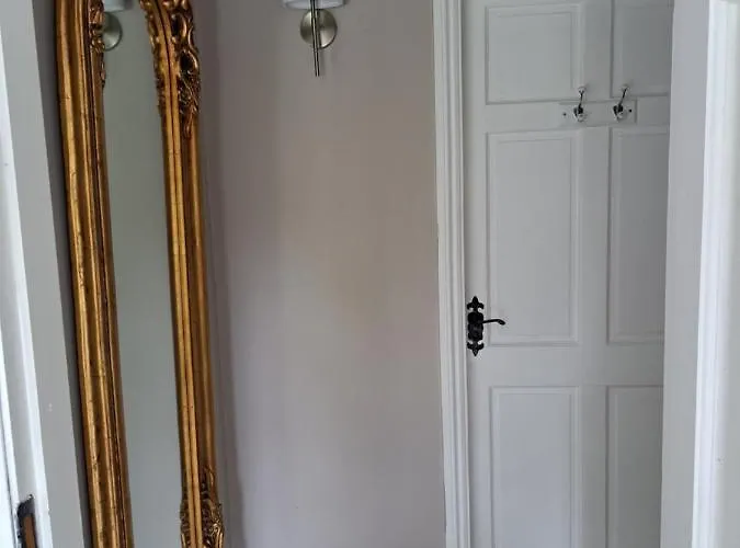 Pollys Haven Apartman *